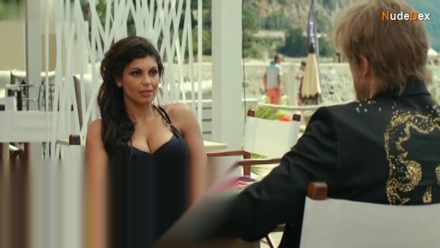 Nawell Madani in Alibi.com, photo 7