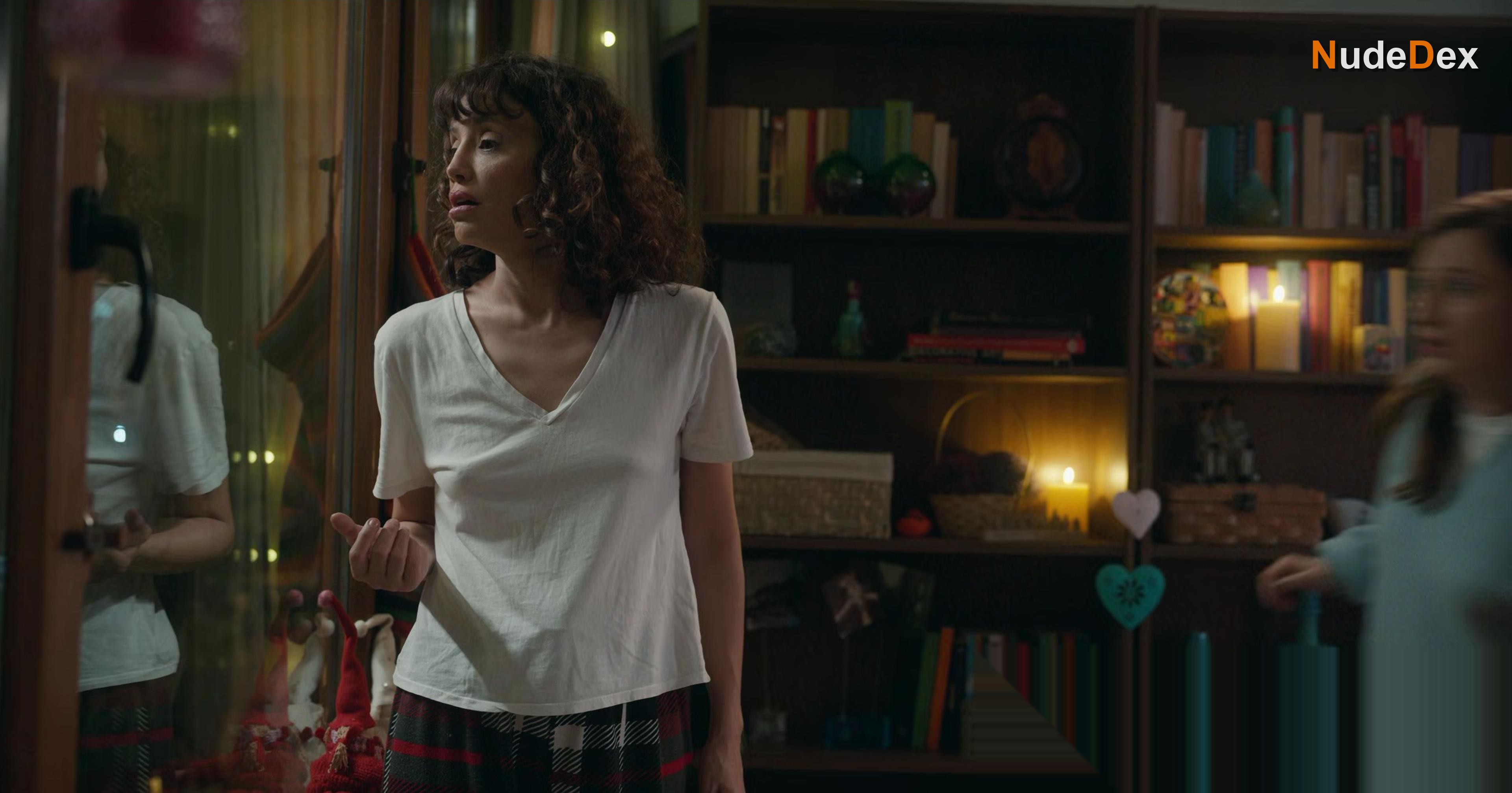 Nehir Erdogan in Mira: Life After Divorce, photo 3