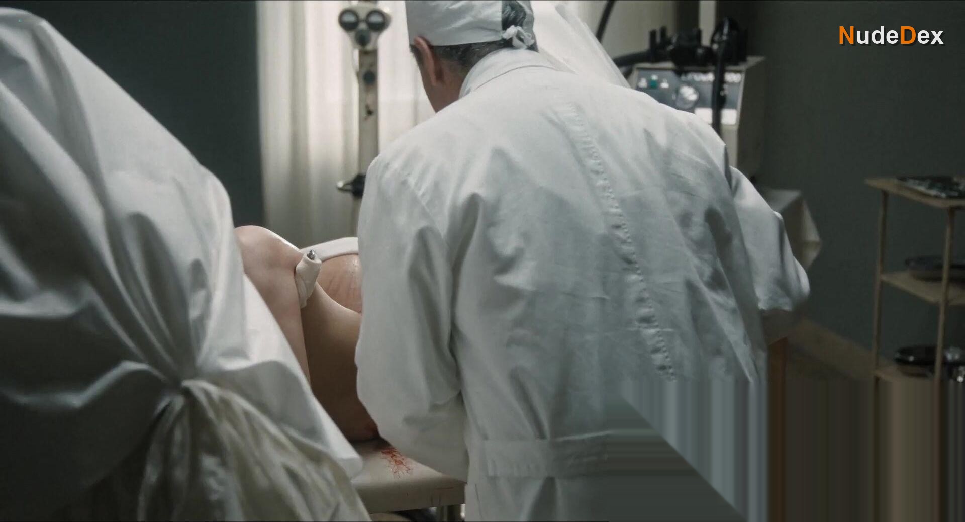 Nell Tiger Free in The First Omen, photo 10