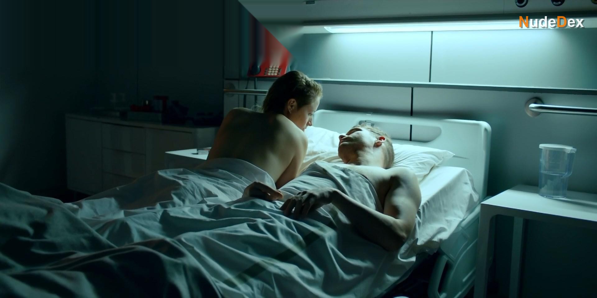 Niamh Algar in Motherfatherson, photo 4