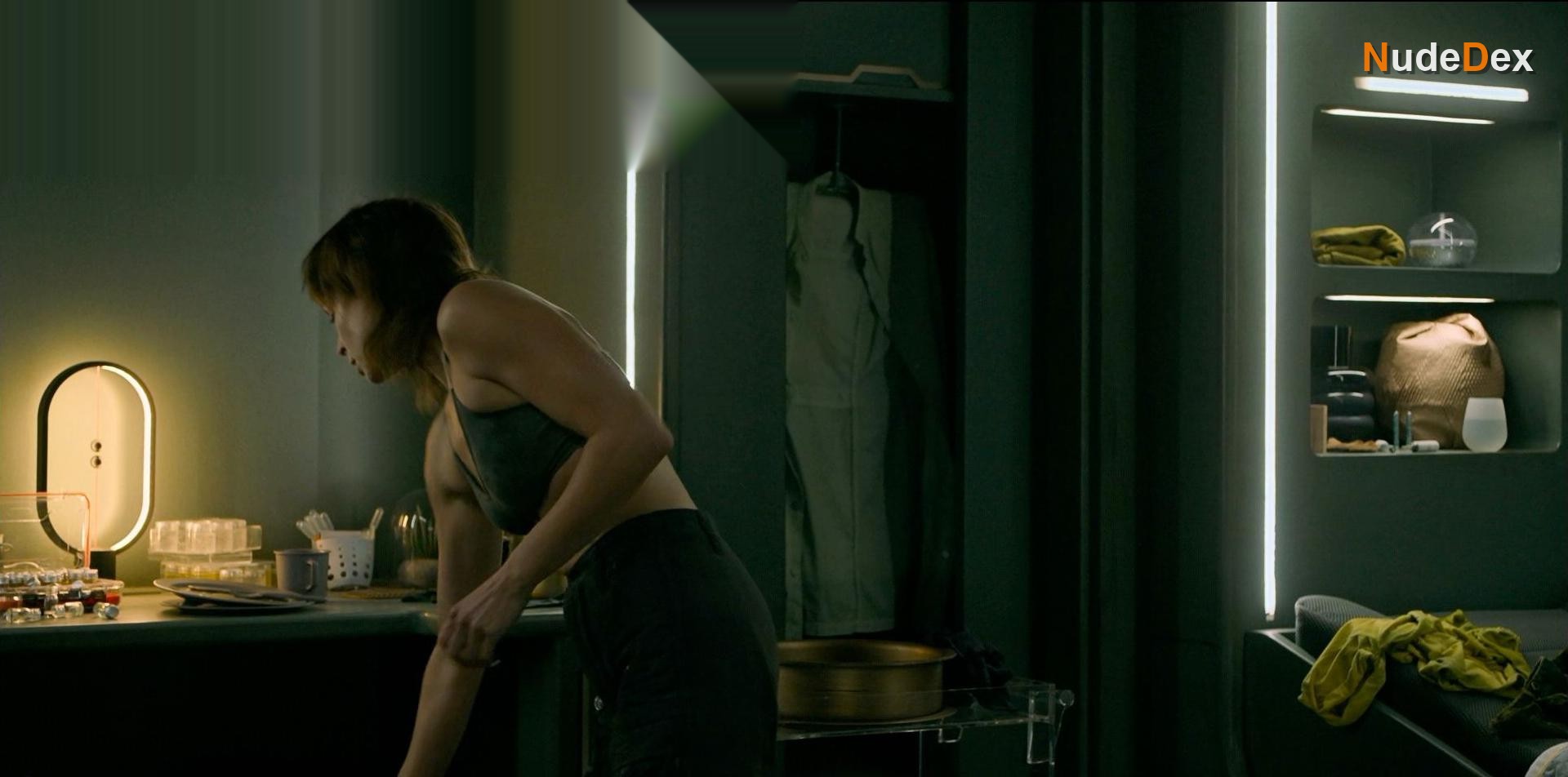 Niamh Algar in Raised By Wolves, photo 2