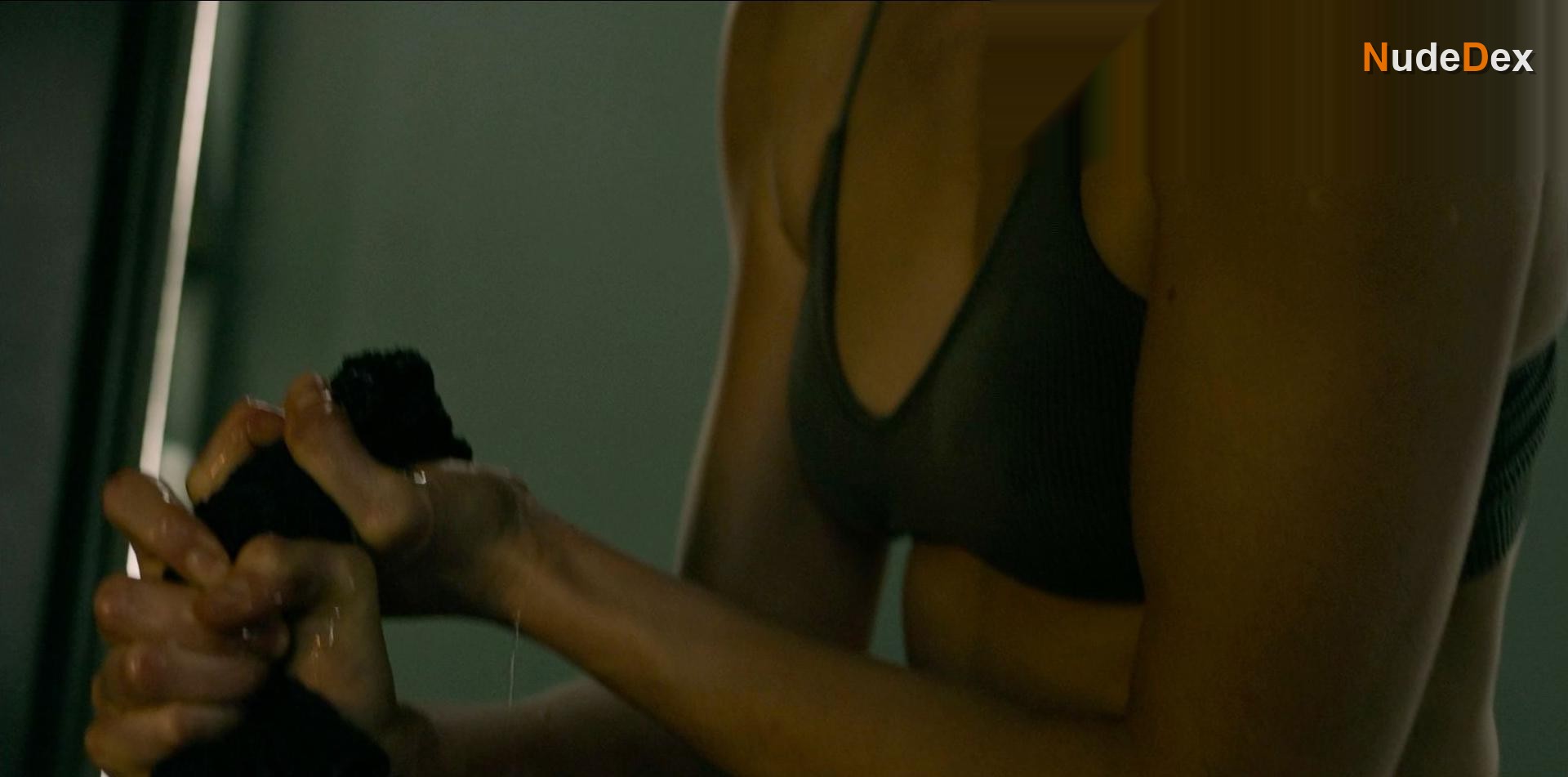 Niamh Algar in Raised By Wolves, photo 6