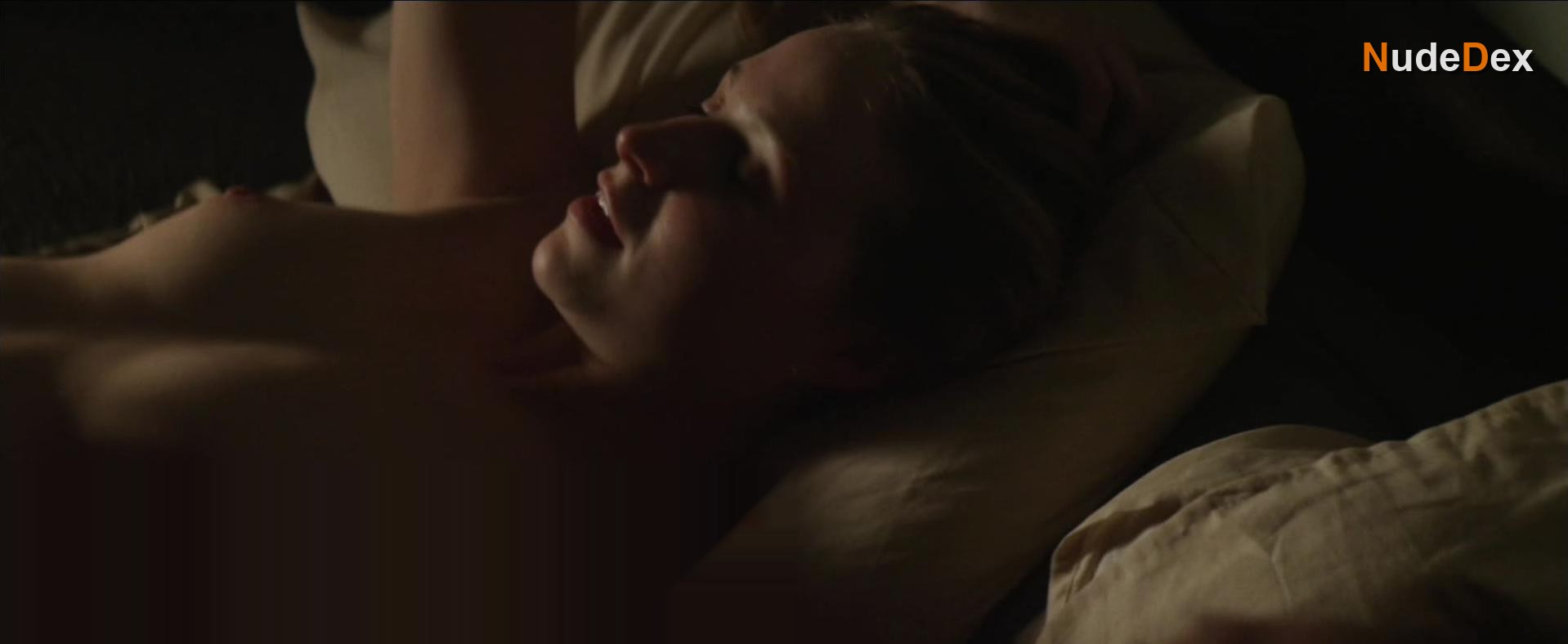 Niamh Algar in Without Name, photo 7
