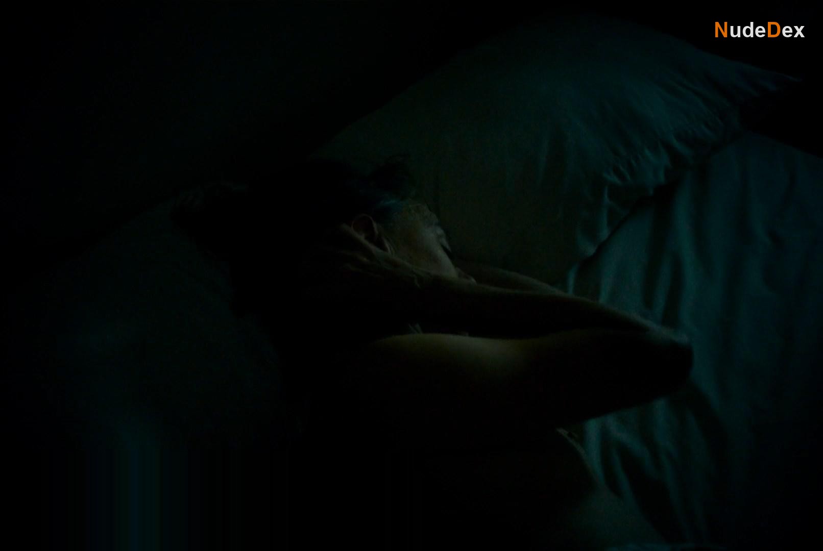 Niamh Cusack in Returning, photo 3