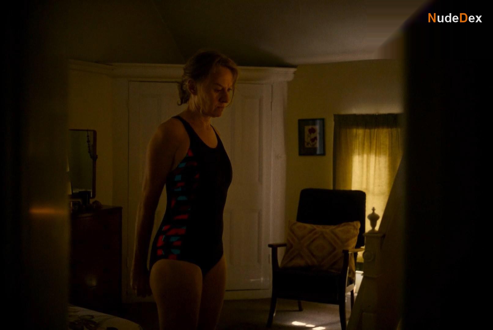 Niamh Cusack in Returning, photo 5