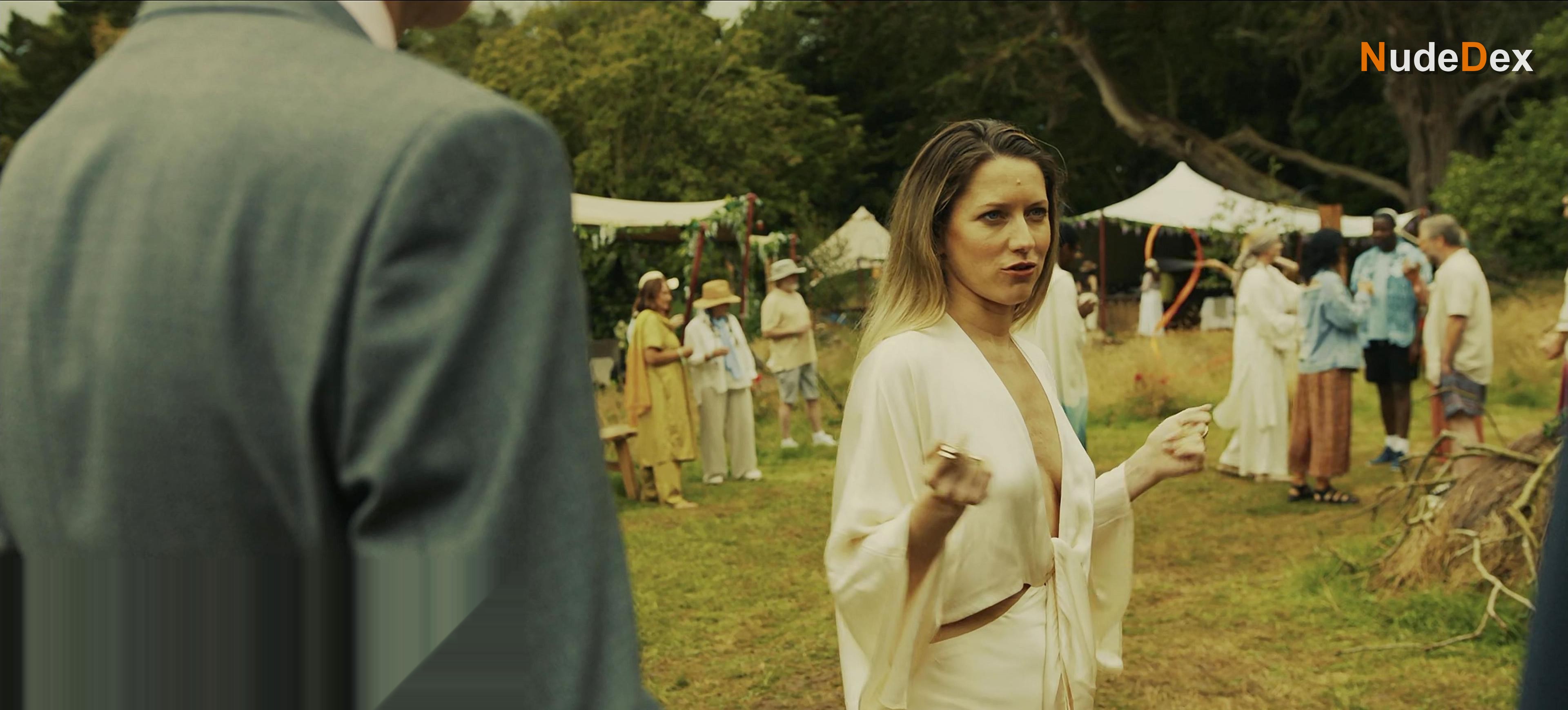 Niamh Walsh in Wreck, photo 3