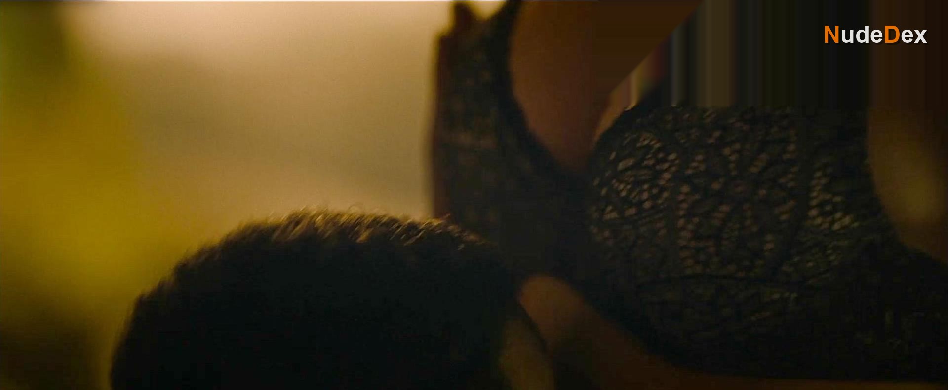 Nicky Whelan in Crescent City, photo 2