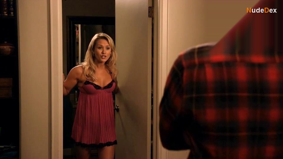 Nicky Whelan in Friends With Benefits, photo 3