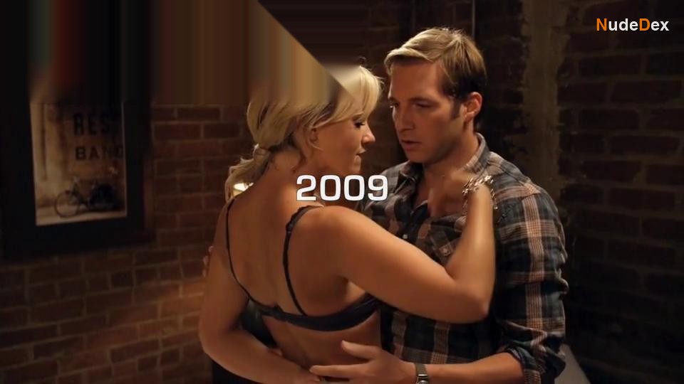 Nicky Whelan in Friends With Benefits, photo 4