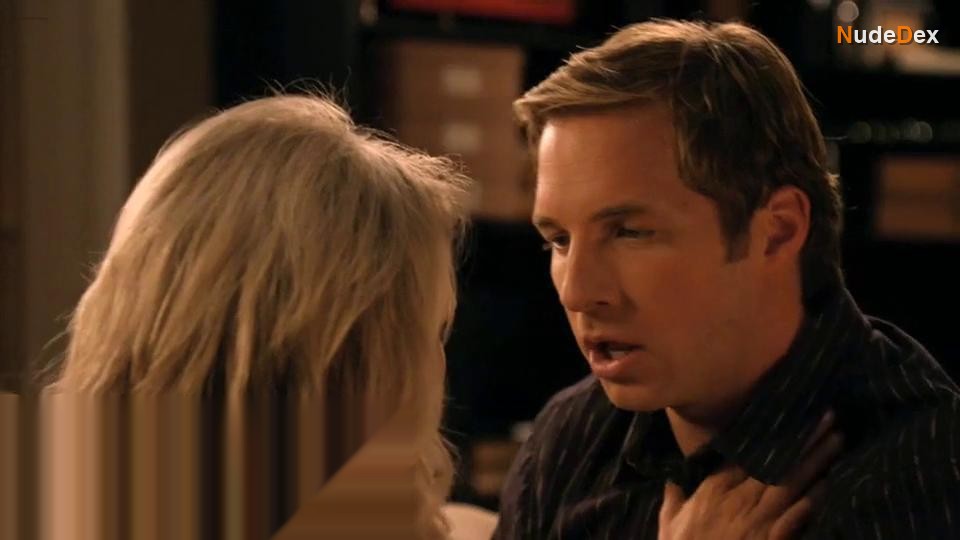 Nicky Whelan in Friends With Benefits, photo 6