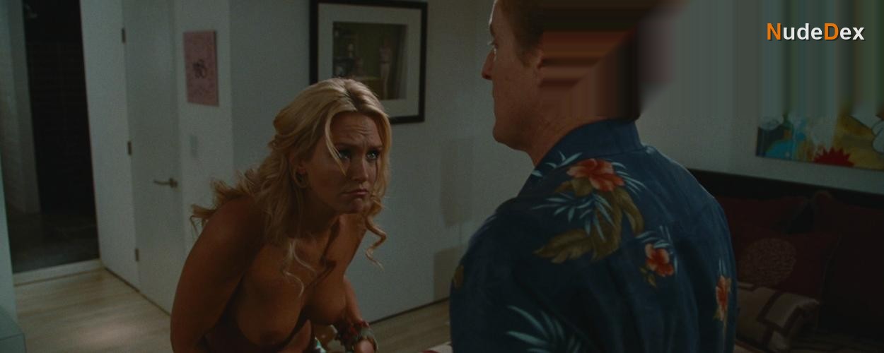 Nicky Whelan in Hall Pass, photo 4