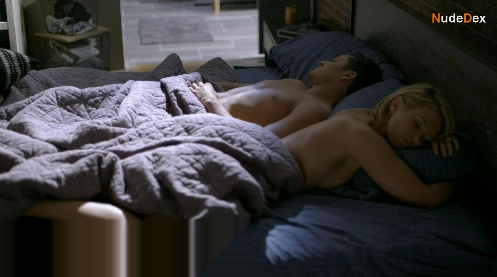 Nicky Whelan in Satisfaction, photo 1