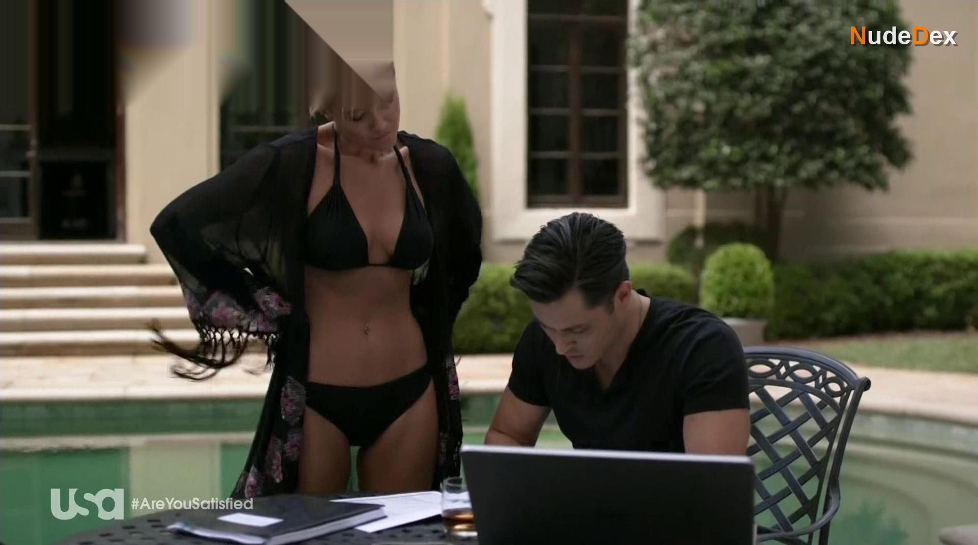 Nicky Whelan in Satisfaction, photo 3