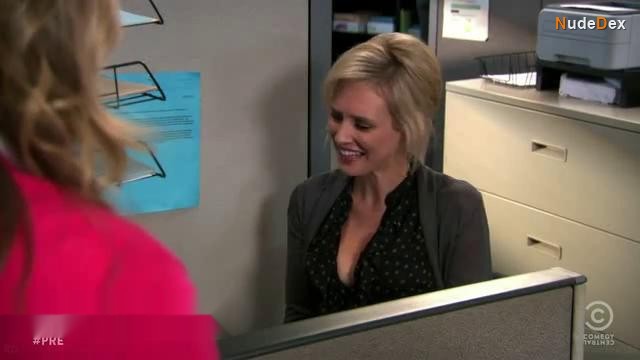 Nicky Whelan in Workaholics, photo 1