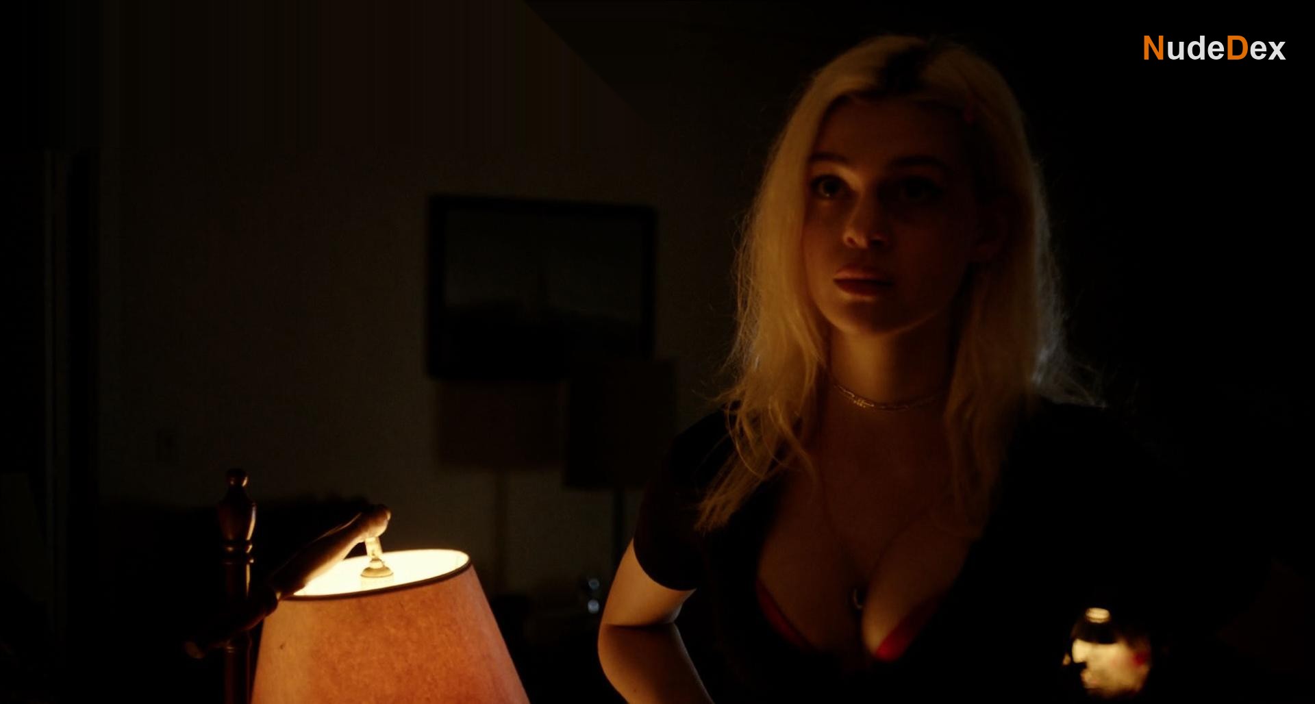 Nicola Peltz in Back Roads, photo 1