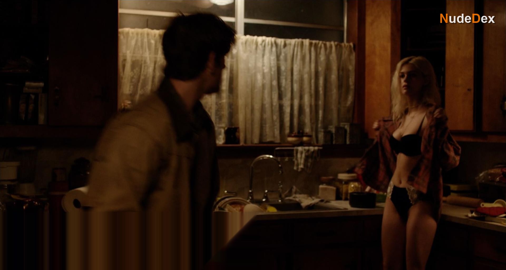 Nicola Peltz in Back Roads, photo 3