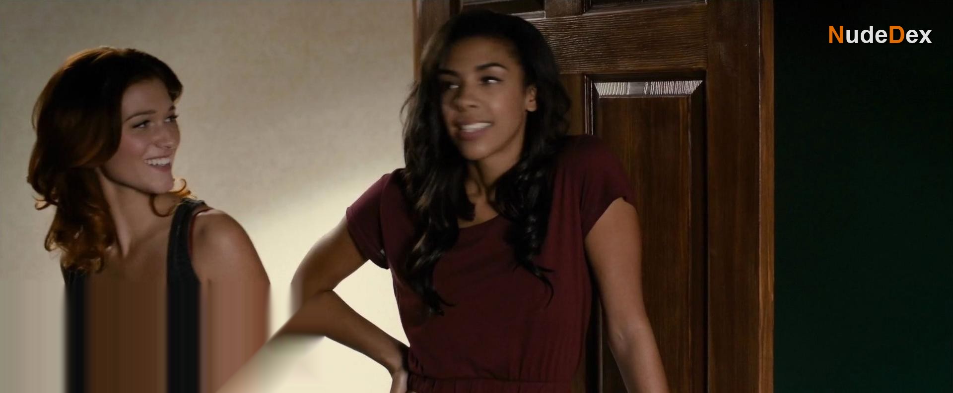 Nicole Fox in Girl House, photo 5