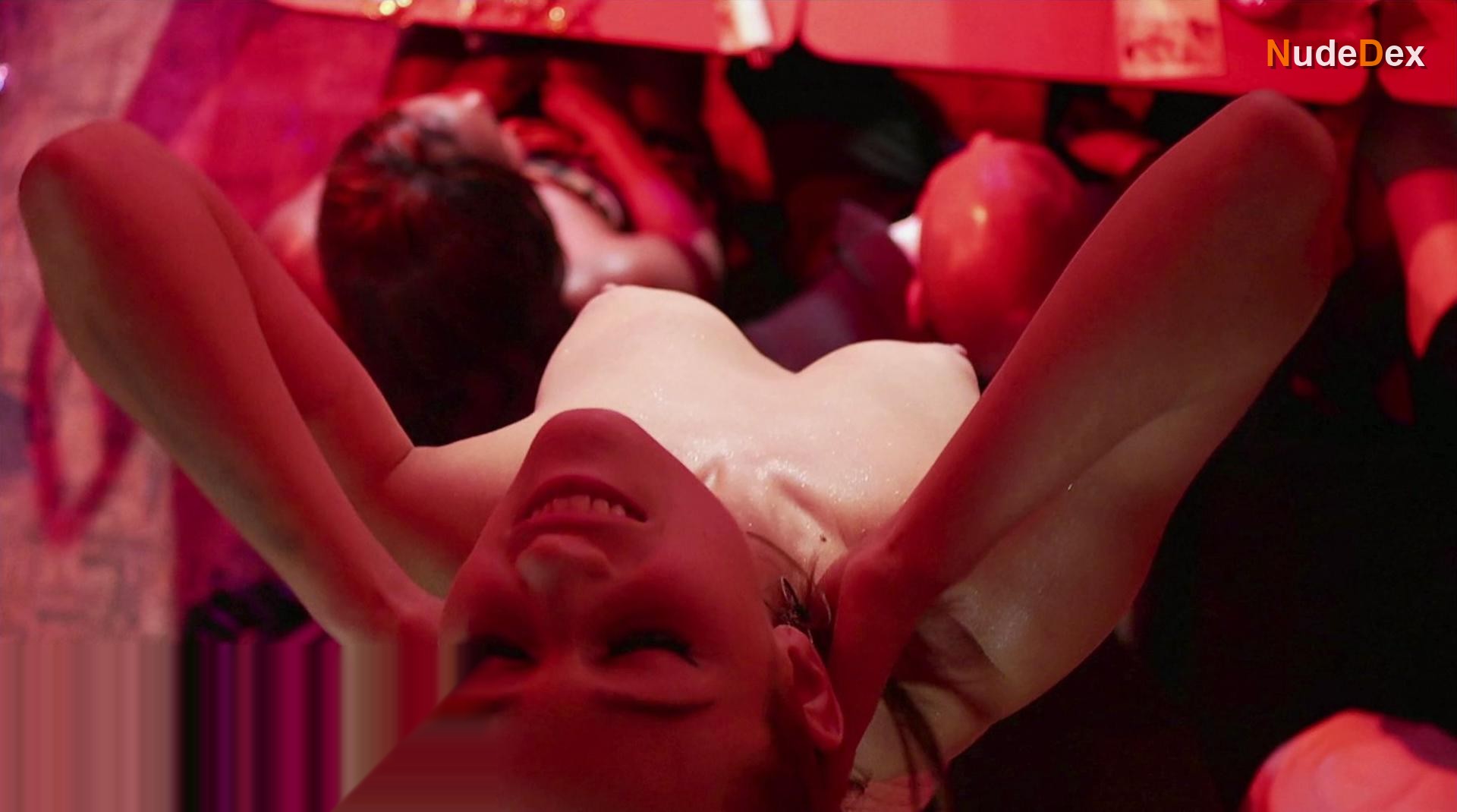 Nicole Fox in Paradise Club, photo 4