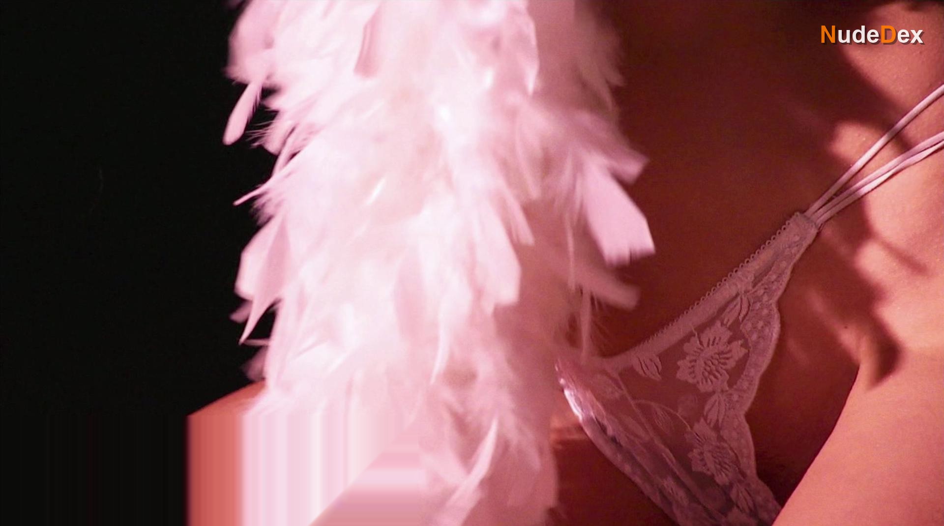 Nicole Fox in Paradise Club, photo 5