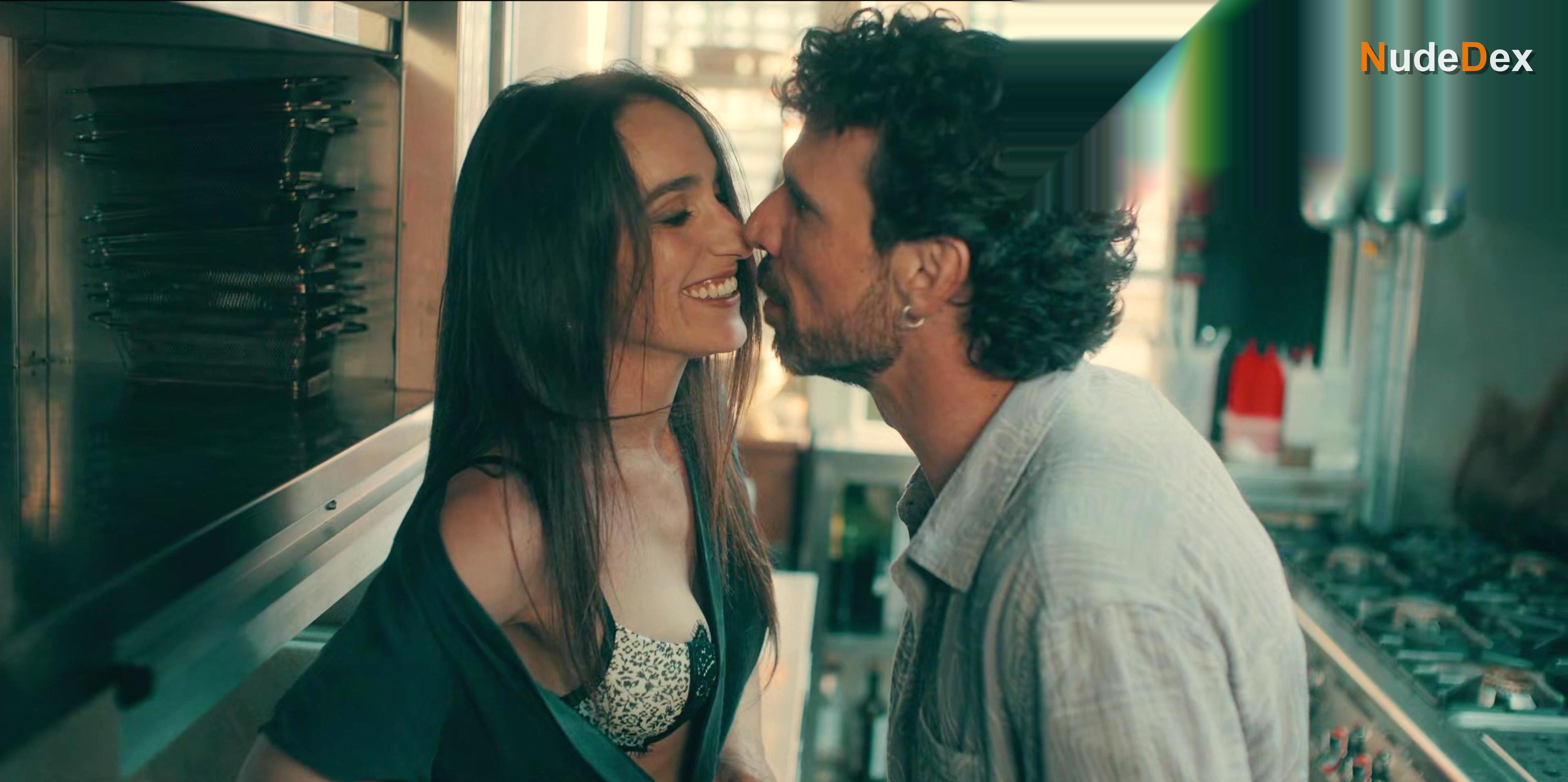 Nicole Grimaudo in Real Men, photo 6