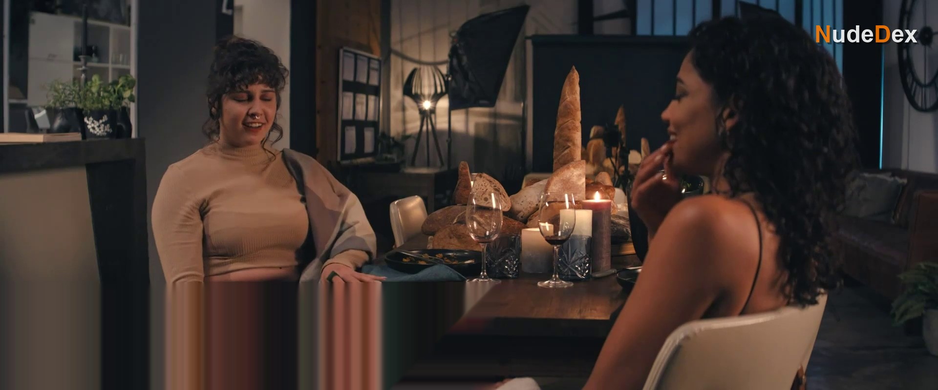 Nina Erasmus in Dinner To Die For, photo 1