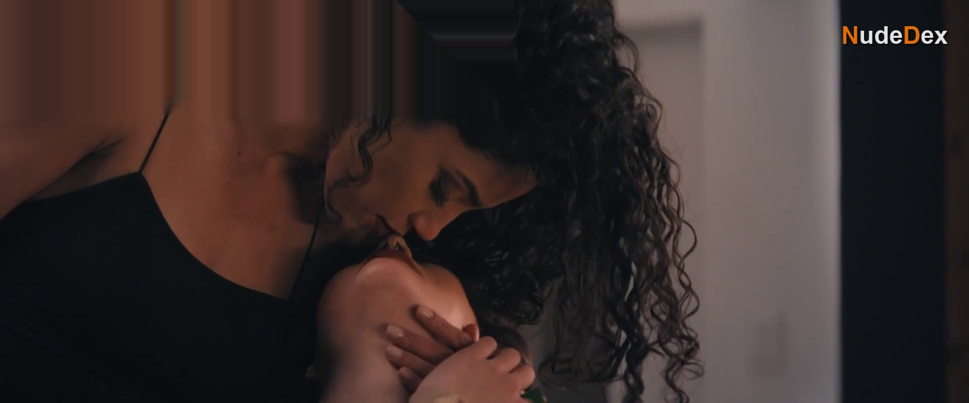 Nina Erasmus in Dinner To Die For, photo 2