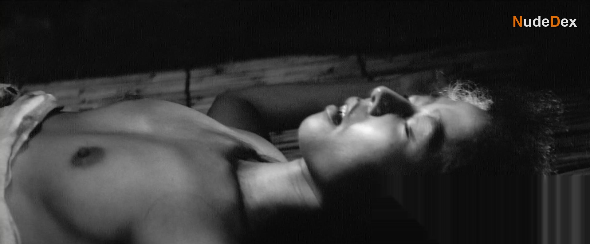 Nobuko Otowa in Onibaba, photo 4