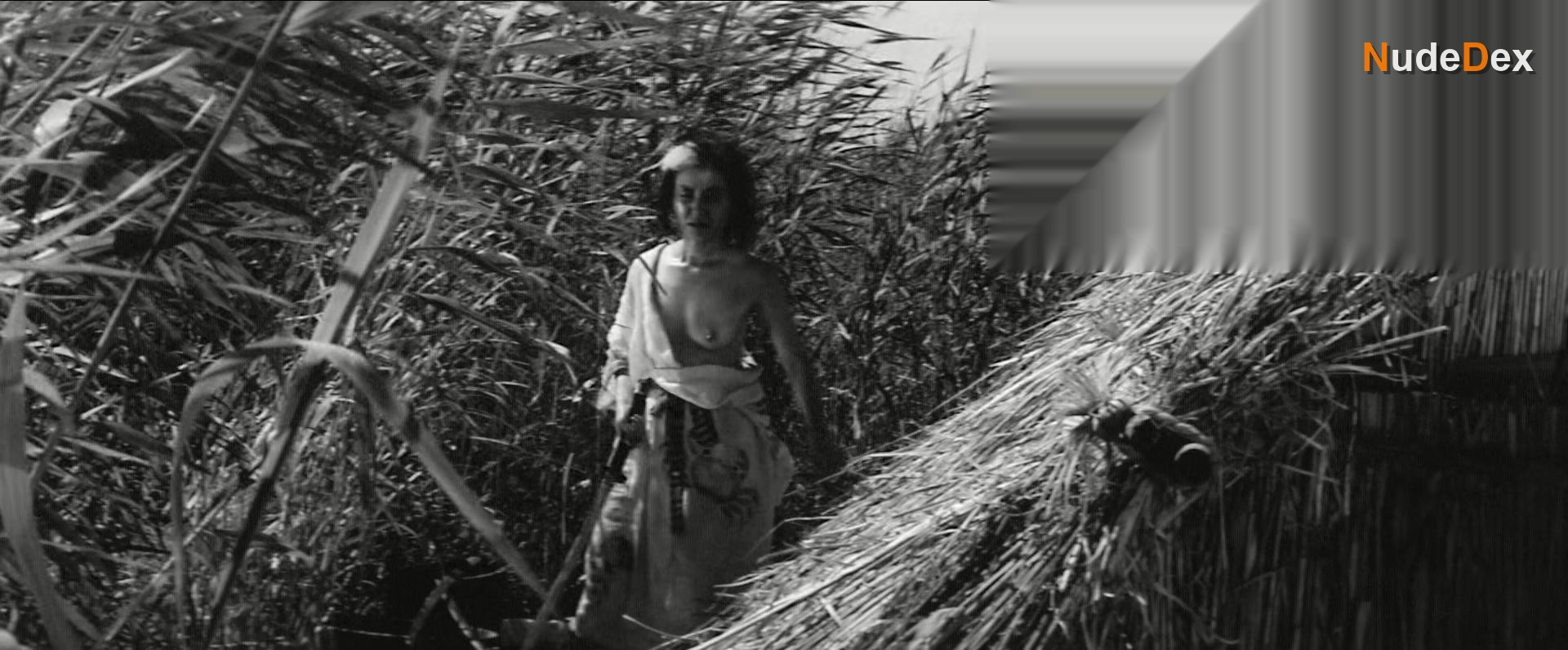 Nobuko Otowa in Onibaba, photo 6