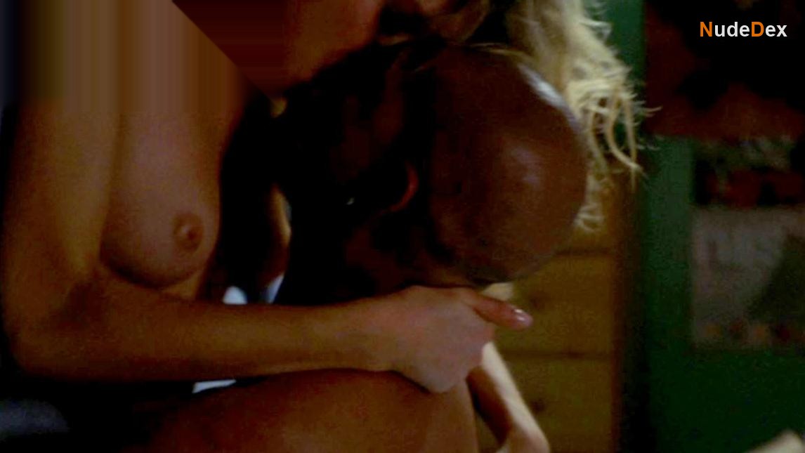 Noelle Reno in Devour, photo 4