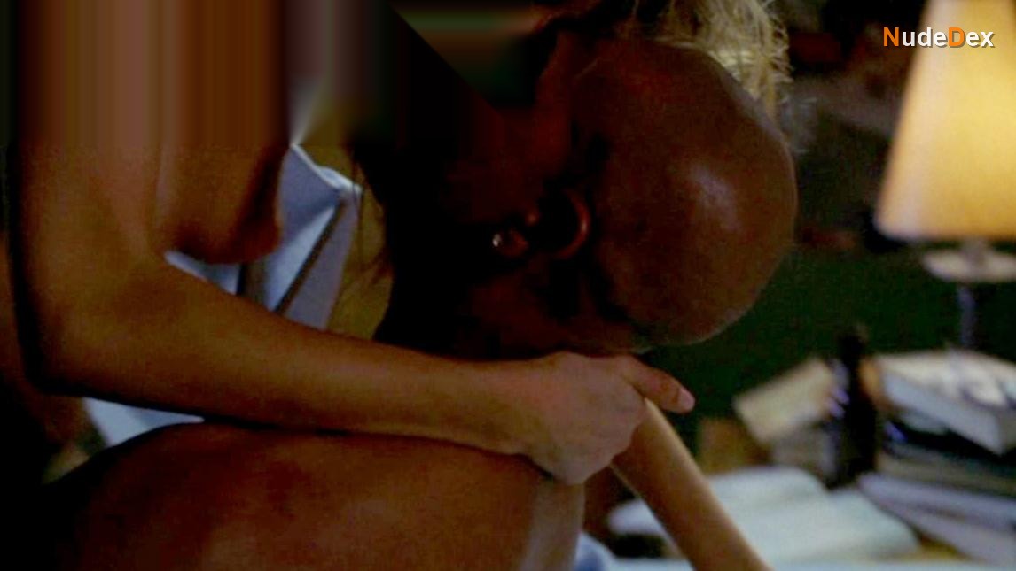 Noelle Reno in Devour, photo 6