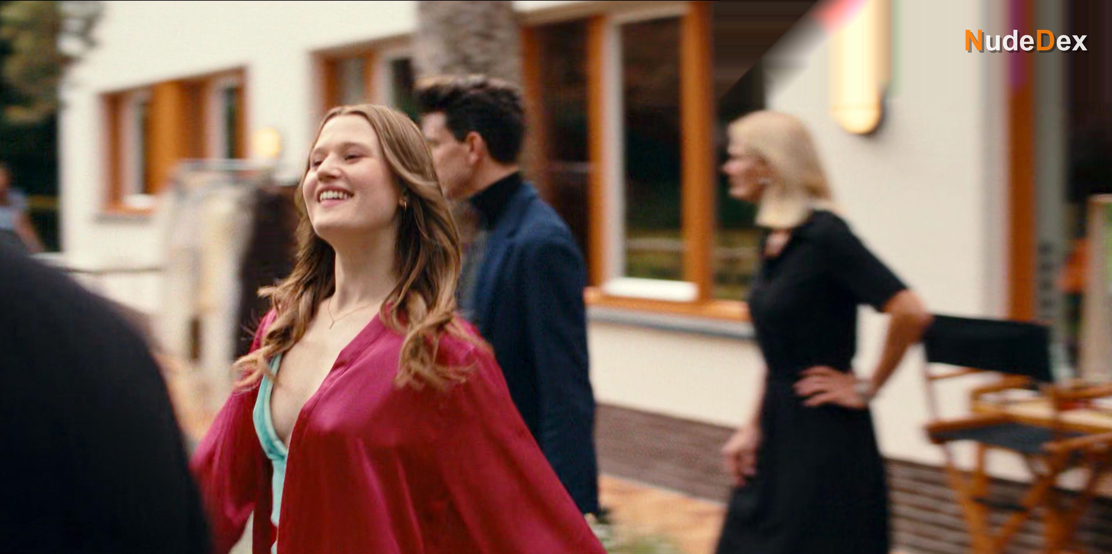 Nola Kemper in High Tides, photo 13