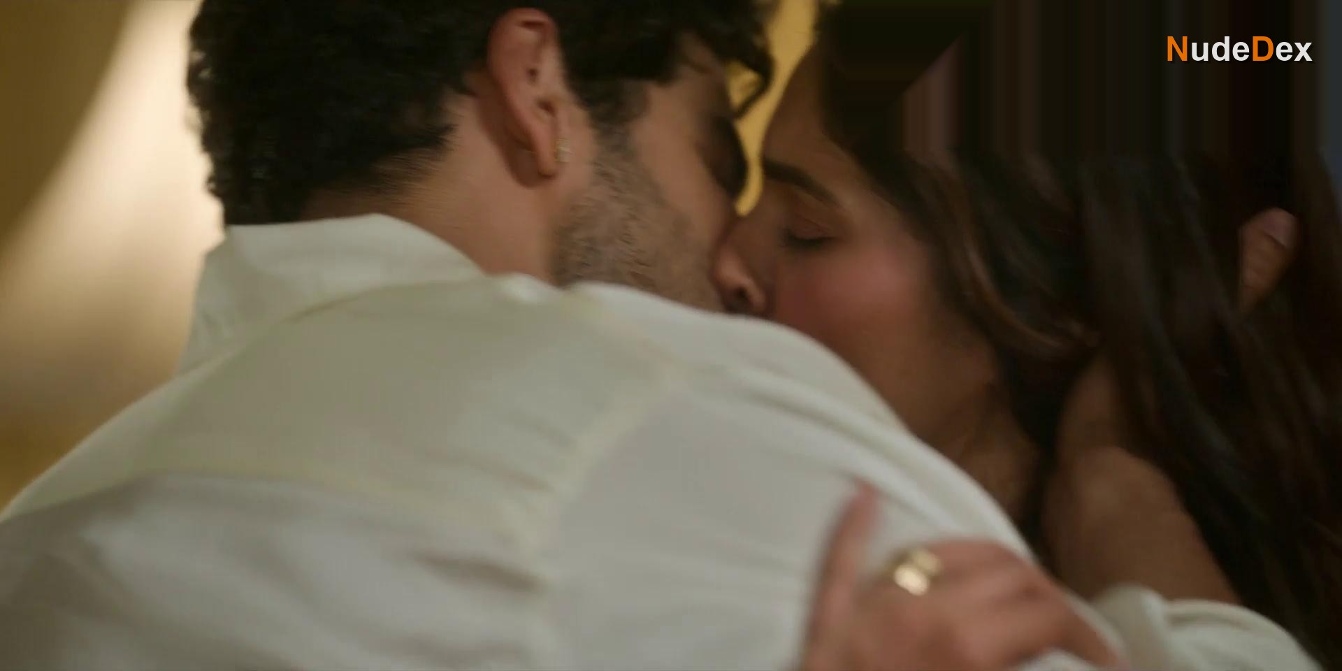 Nora Fatehi in The Royals, photo 7