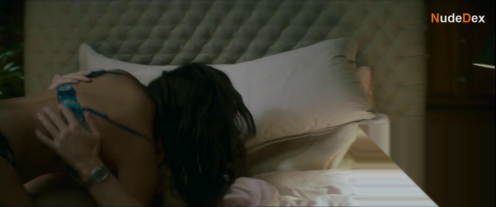 Nora Rios in An Honest Life, photo 7