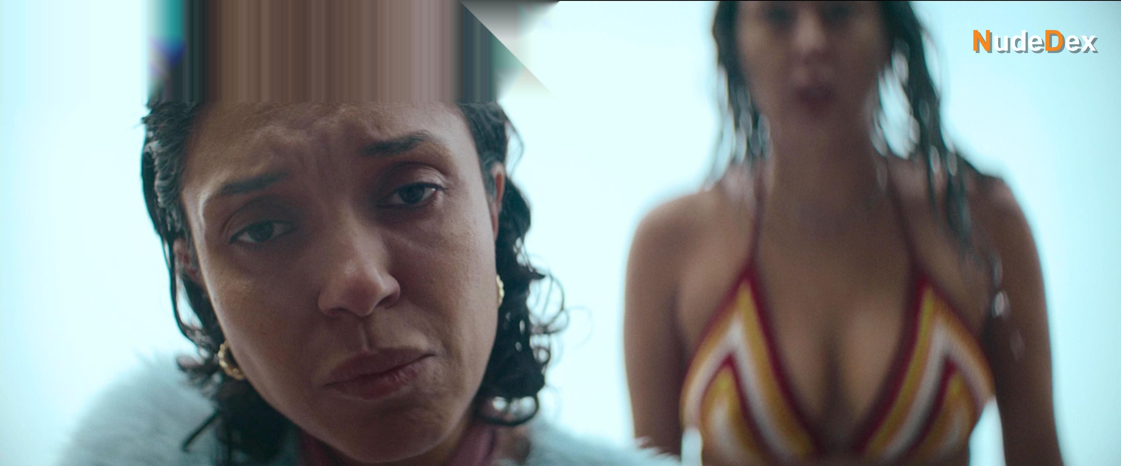 Nora Rios in An Honest Life, photo 19