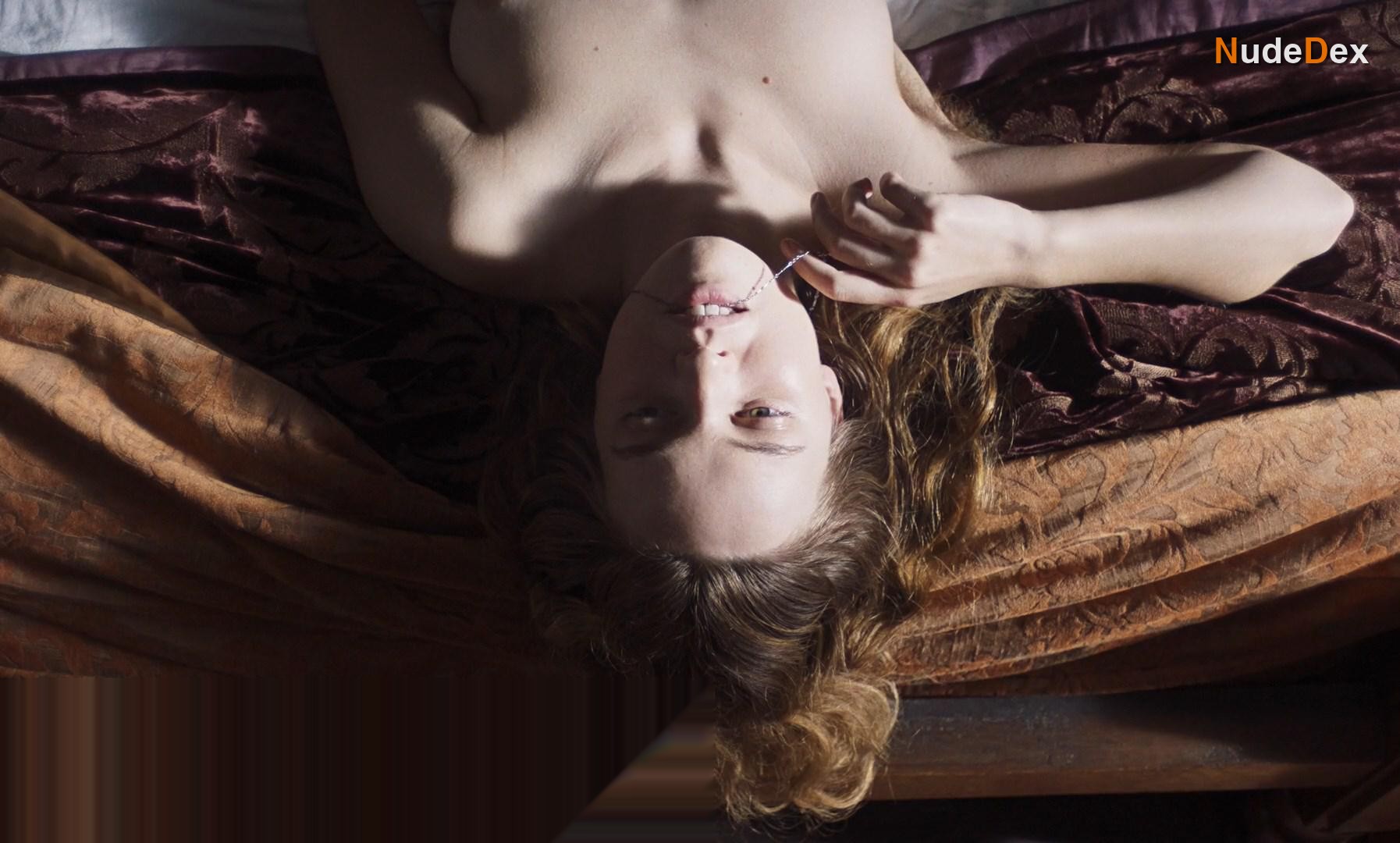 Odessa Young in Mothering Sunday, photo 9