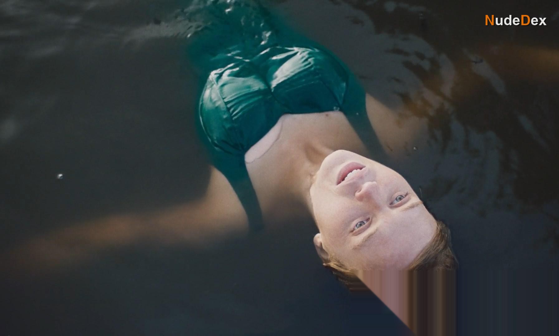 Odessa Young in Mothering Sunday, photo 15