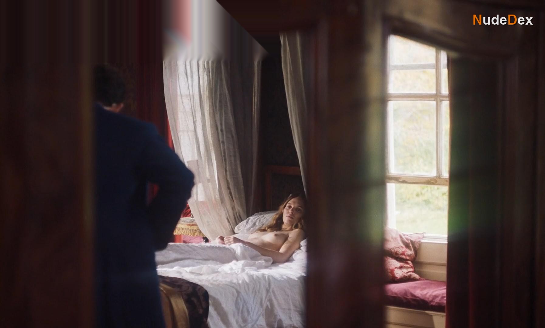 Odessa Young in Mothering Sunday, photo 21