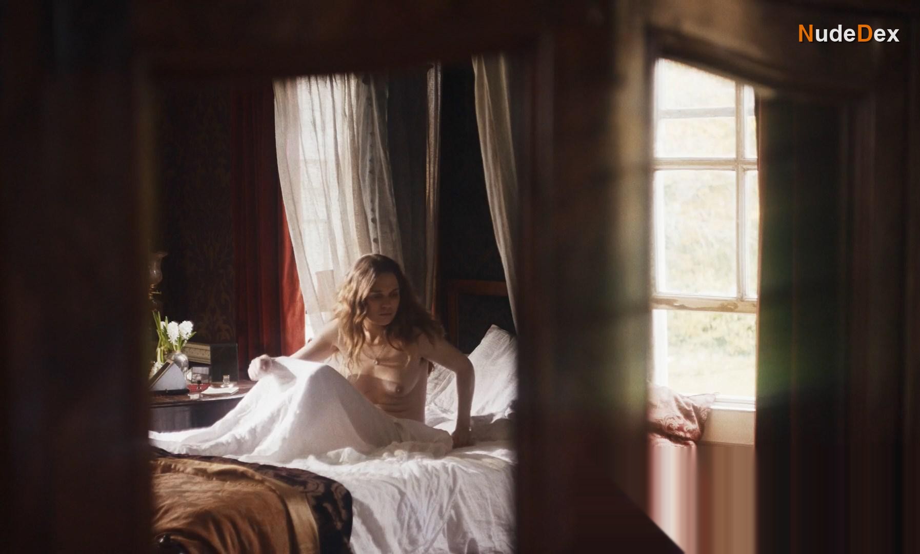 Odessa Young in Mothering Sunday, photo 23
