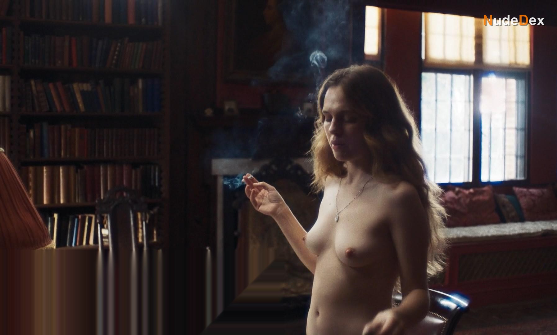 Odessa Young in Mothering Sunday, photo 28