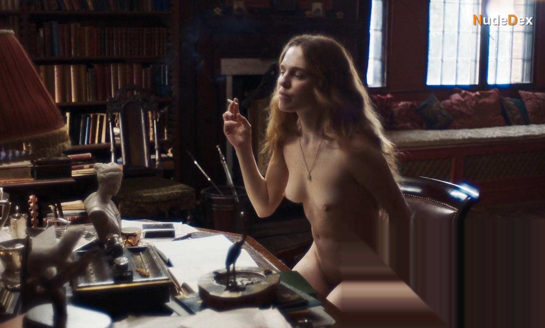 Odessa Young in Mothering Sunday, photo 29