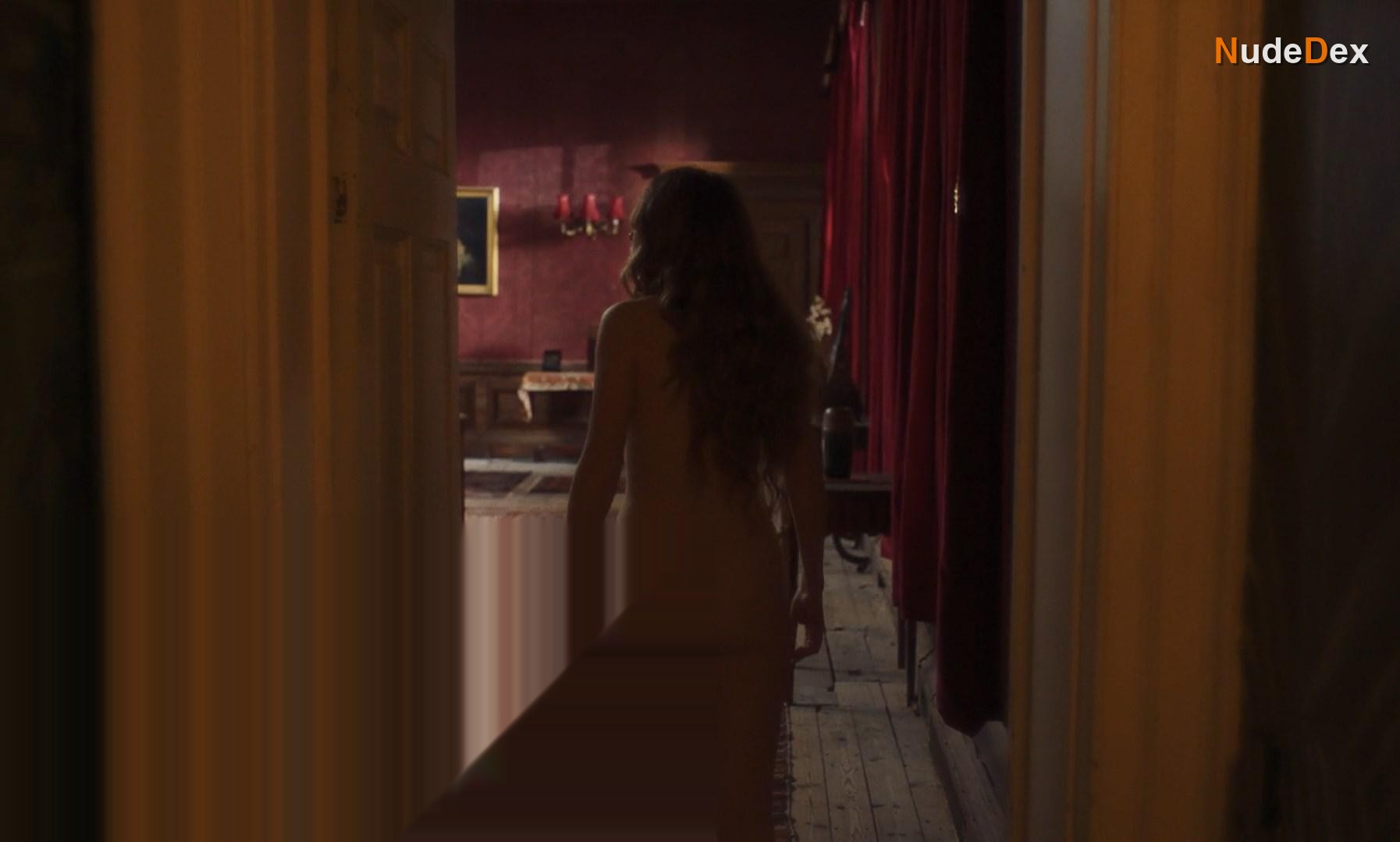 Odessa Young in Mothering Sunday, photo 32