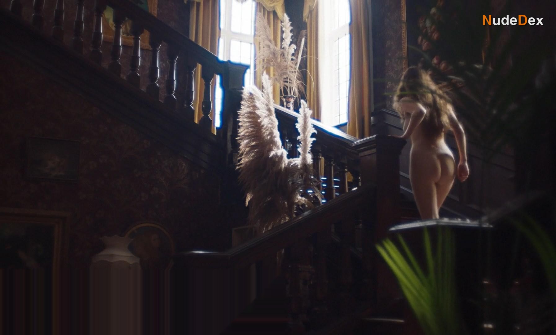 Odessa Young in Mothering Sunday, photo 37