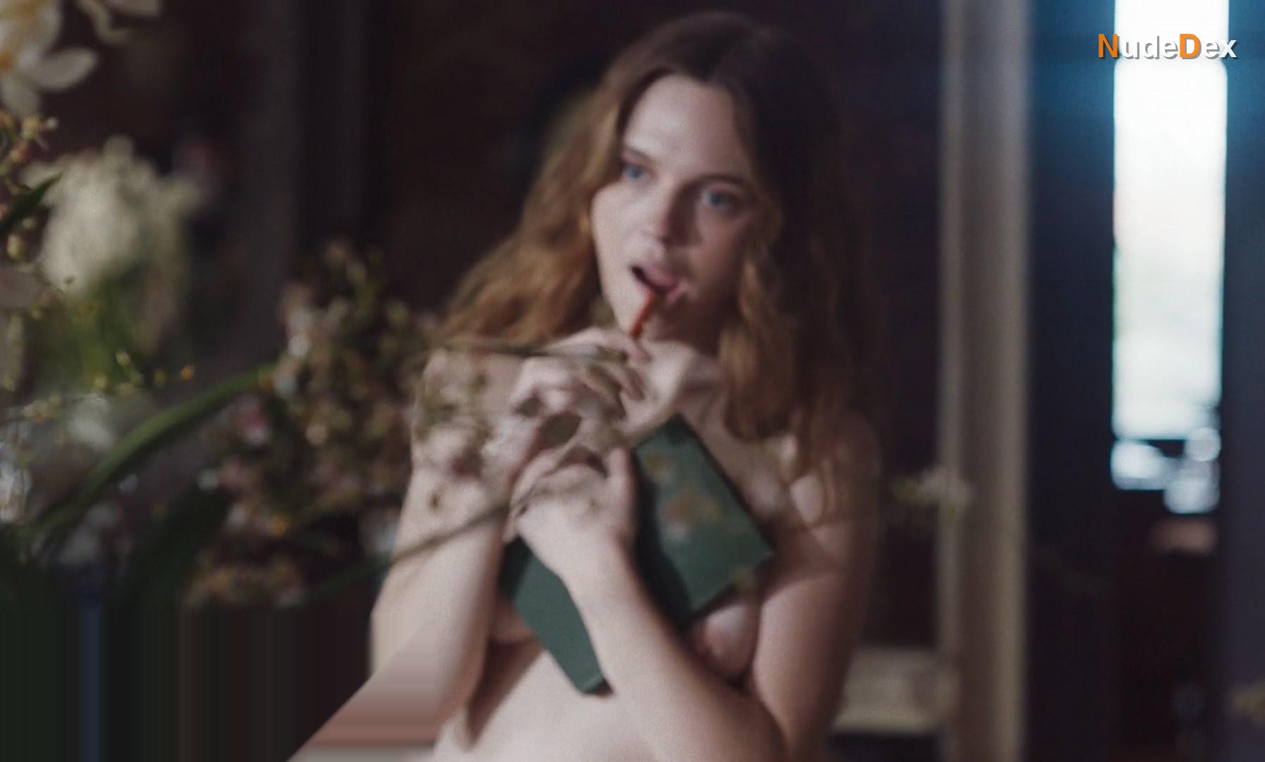 Odessa Young in Mothering Sunday, photo 38