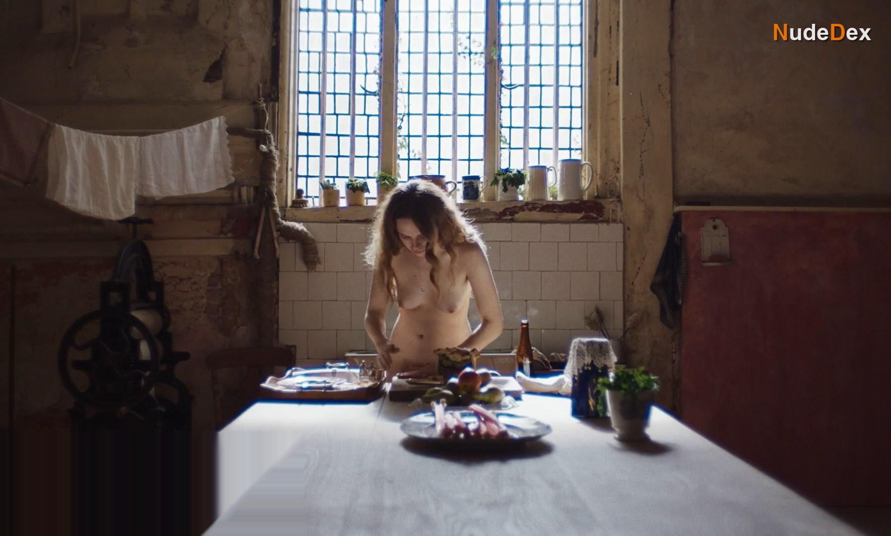 Odessa Young in Mothering Sunday, photo 44