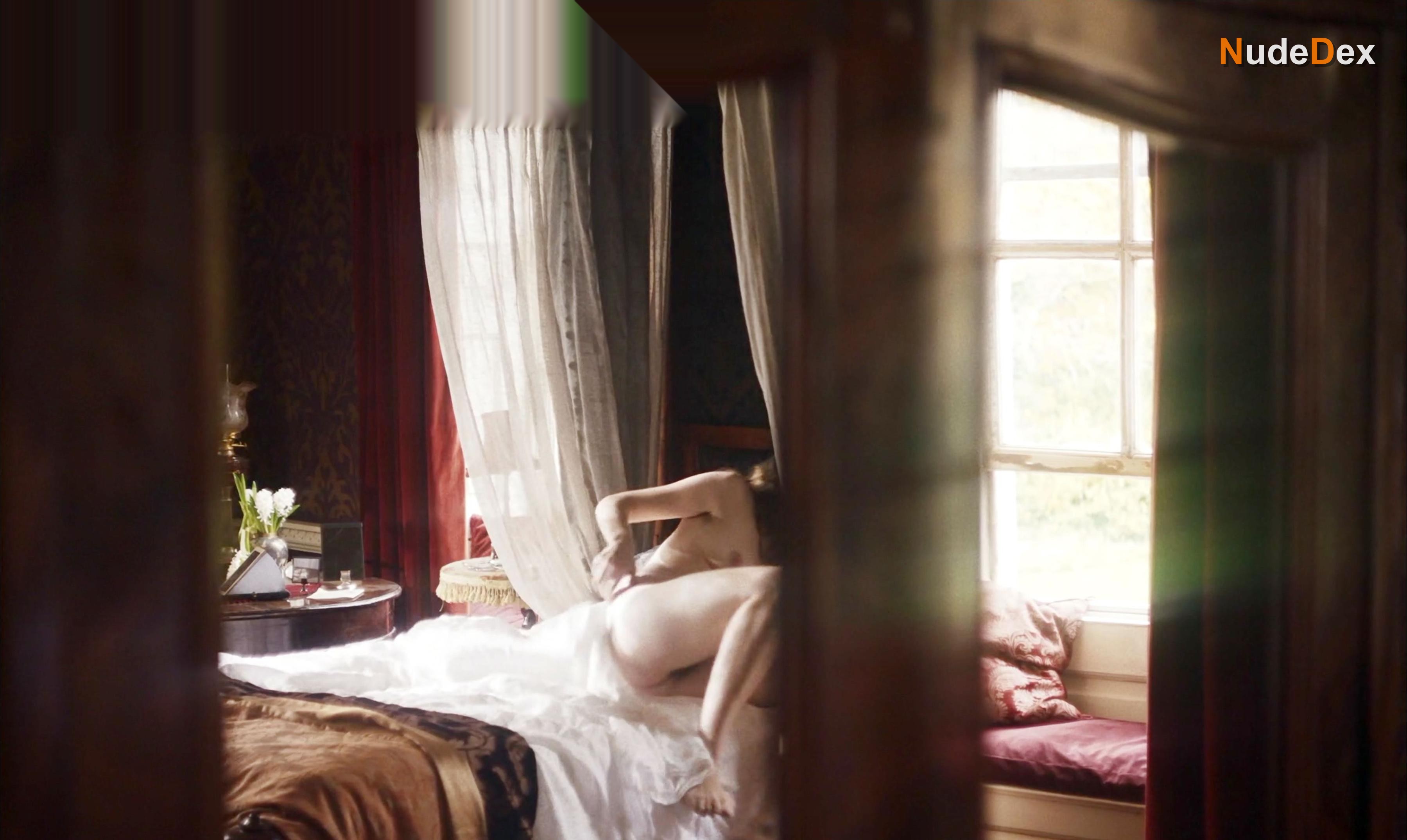 Odessa Young in Mothering Sunday, photo 50