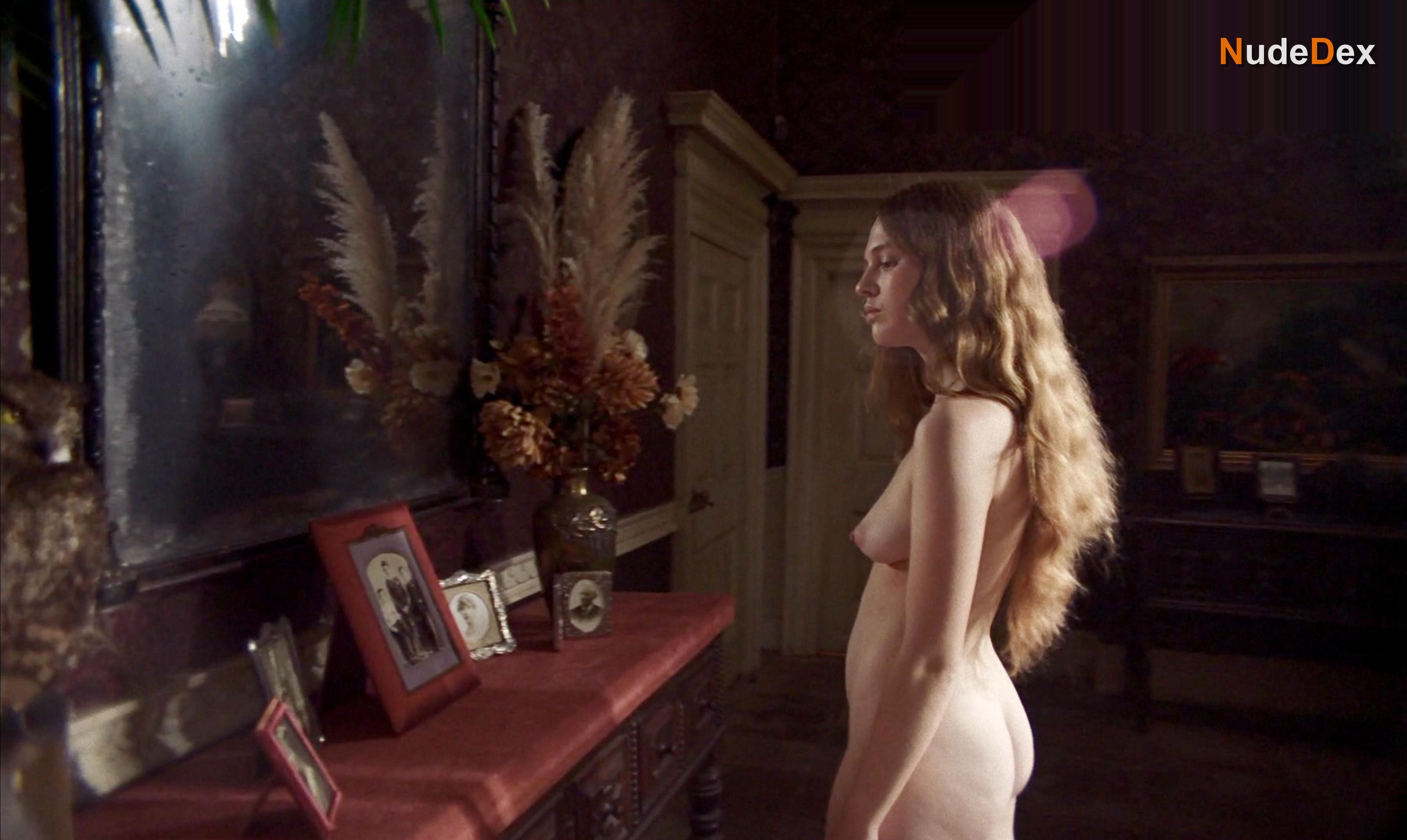 Odessa Young in Mothering Sunday, photo 55