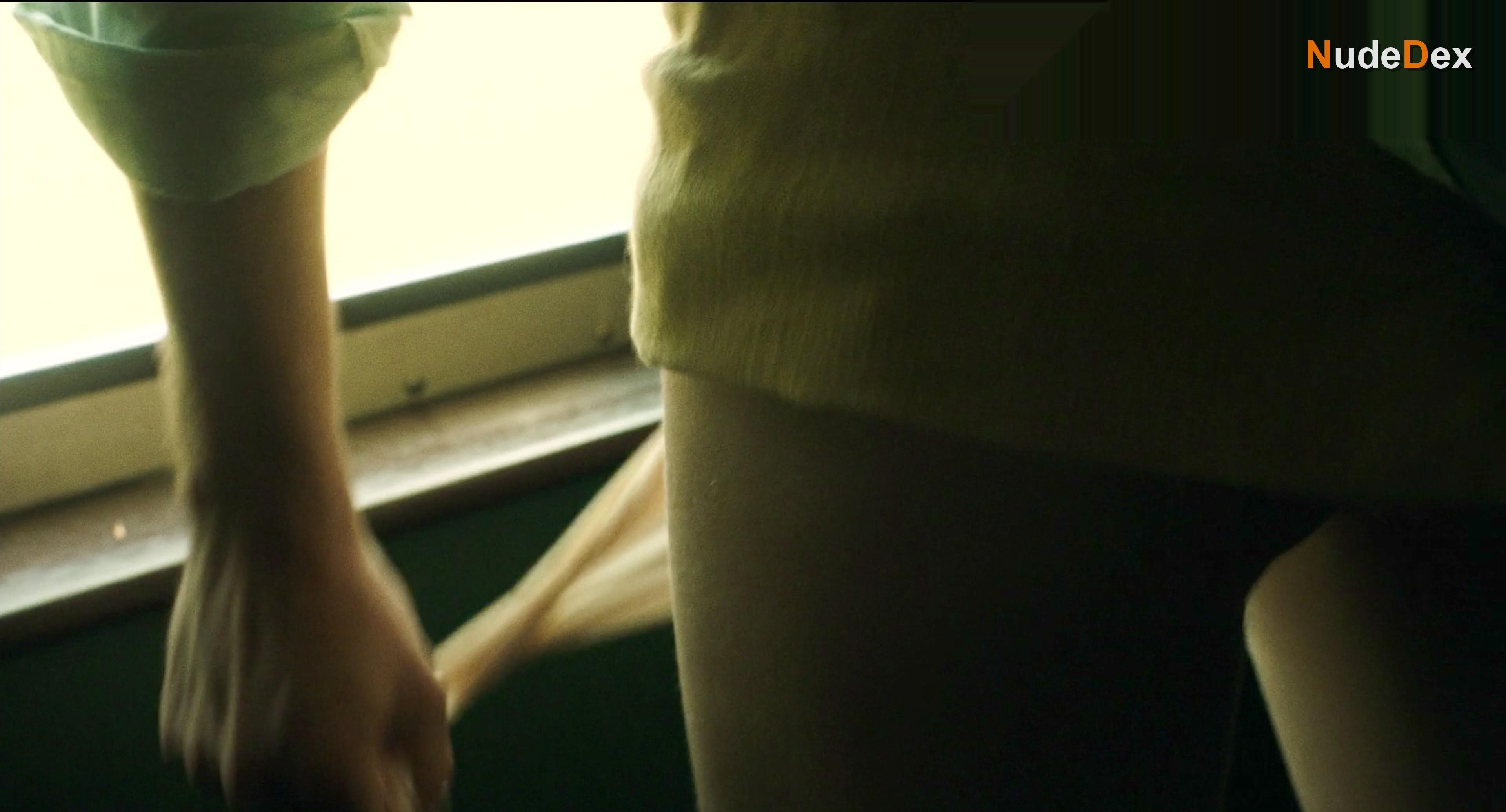 Odessa Young in Shirley, photo 7