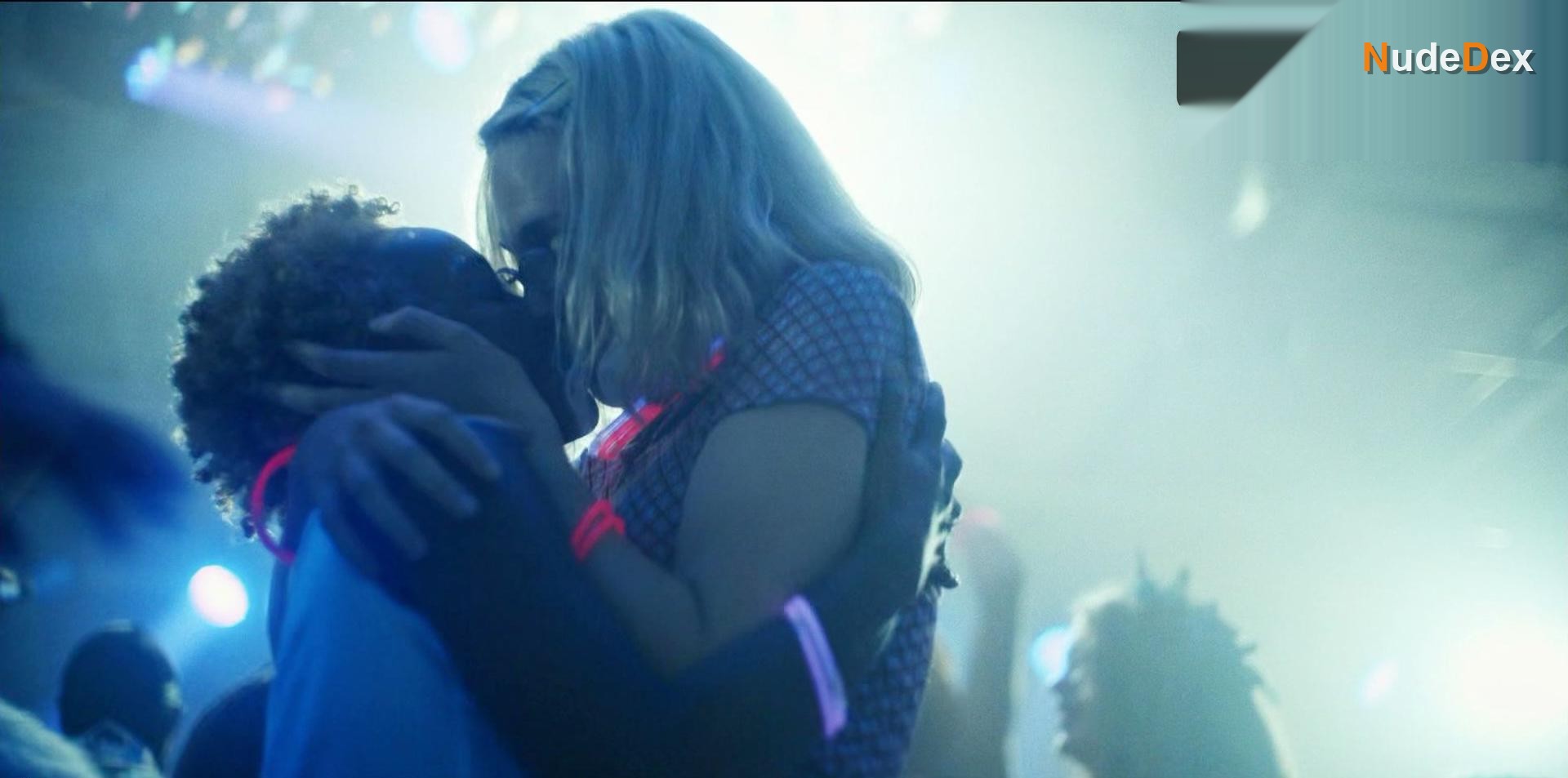 Odessa Young in The Staircase, photo 3