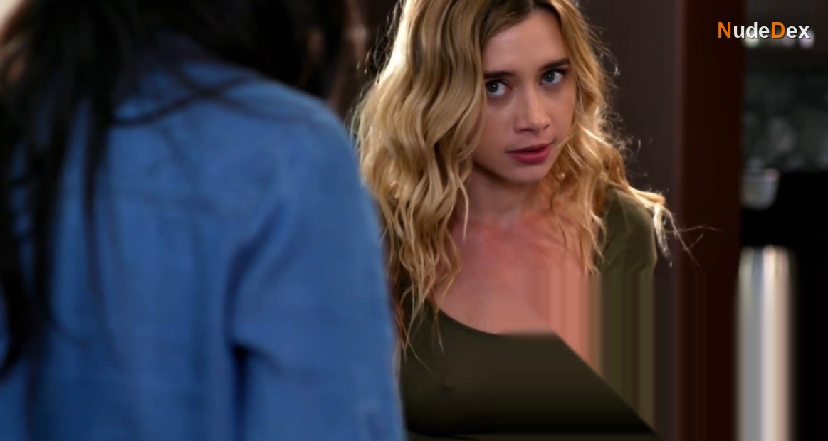 Olesya Rulin in Devious Nanny, photo 3