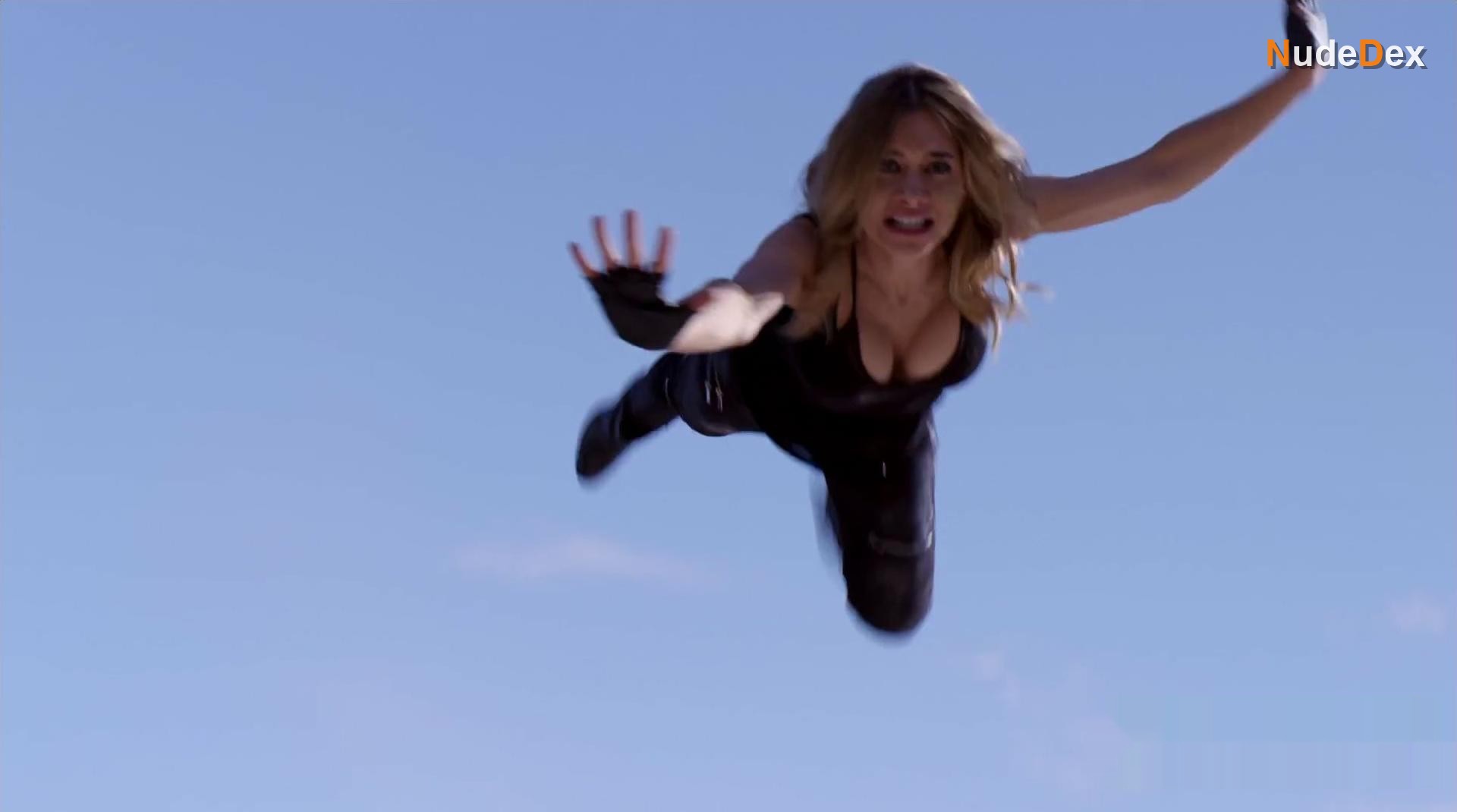 Olesya Rulin in Powers, photo 9